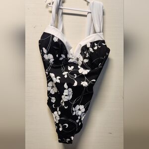 Underwire miraclesuit swimsuit